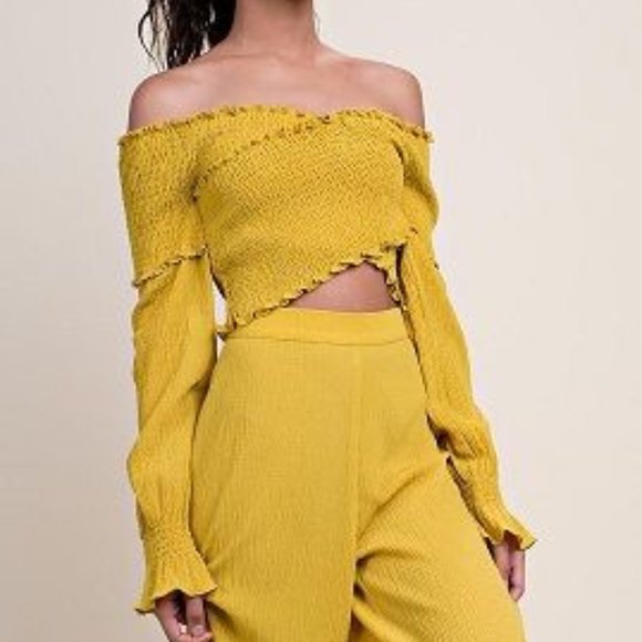 Beautiful 2 piece Pant and Smocked-top set - Picture 3 of 8